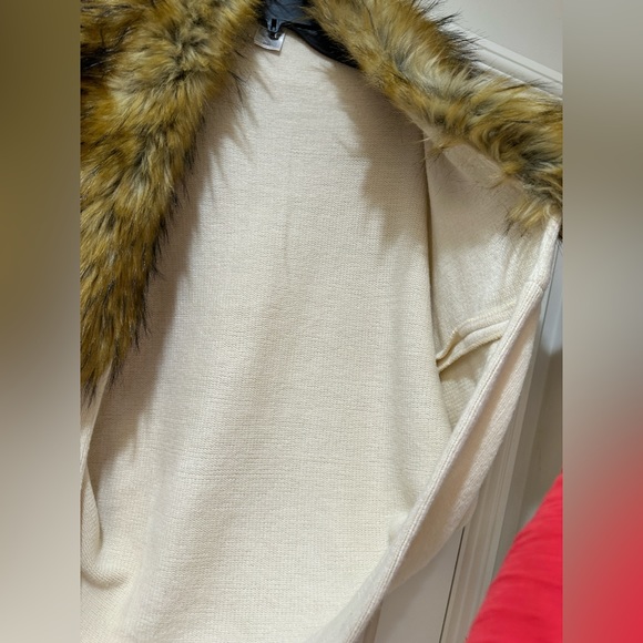 Bebe faux fur shawl sweater open front jacket - Picture 6 of 16